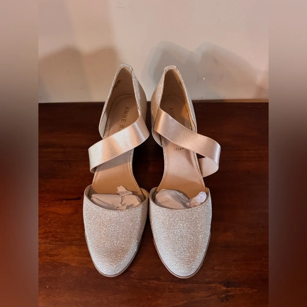 Anne Klein Aktara2 Shimmering Platinum Wedges - sz 9.5m - New in Box